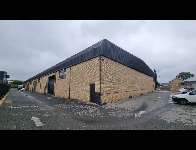 744M² WAREHOUSE TO LET IN JET PARK